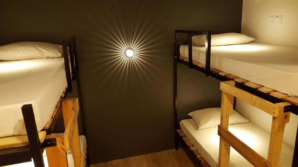 Revopackers Beds And Bunks Hostel Kuala Lumpur Exterior photo