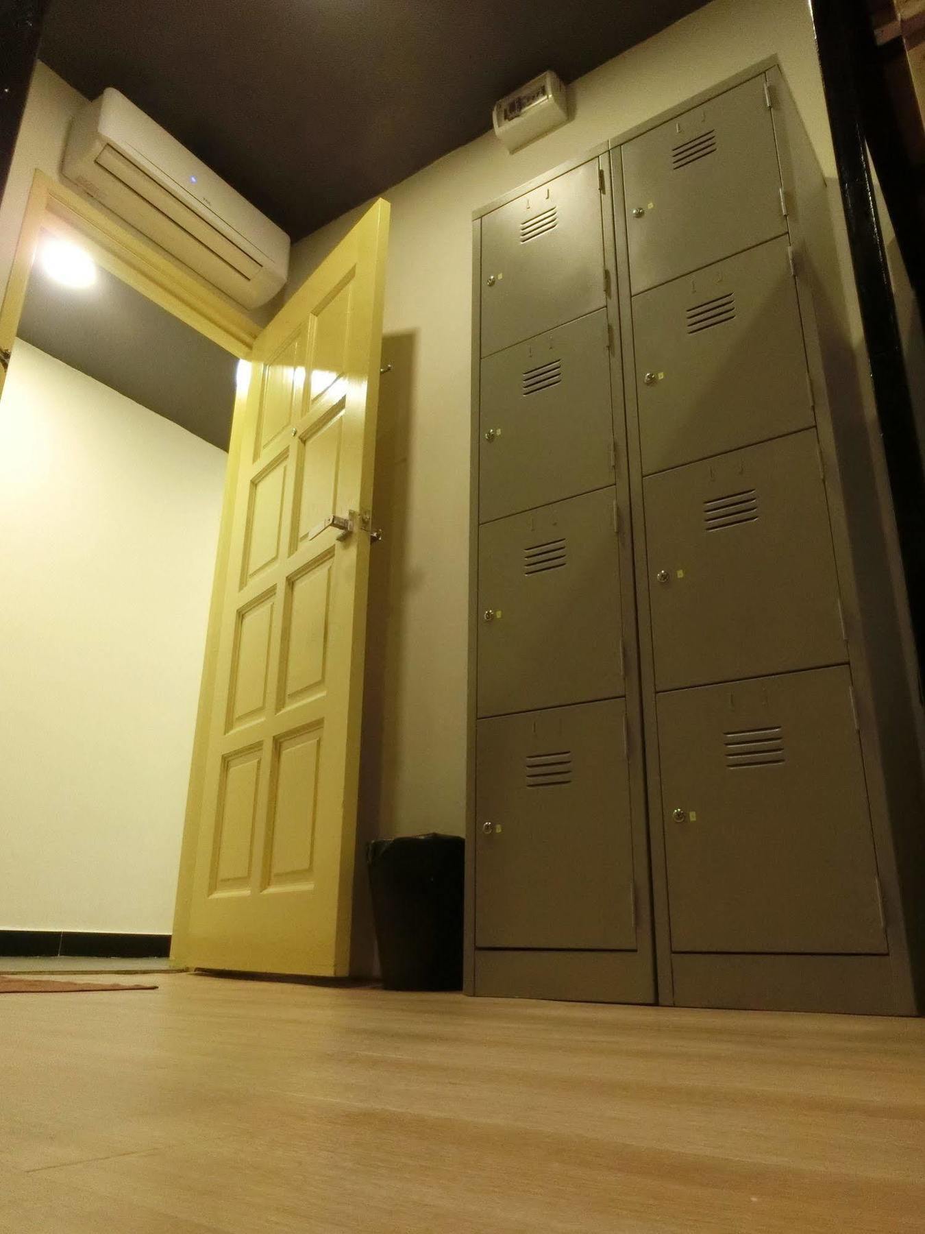 Revopackers Beds And Bunks Hostel Kuala Lumpur Exterior photo