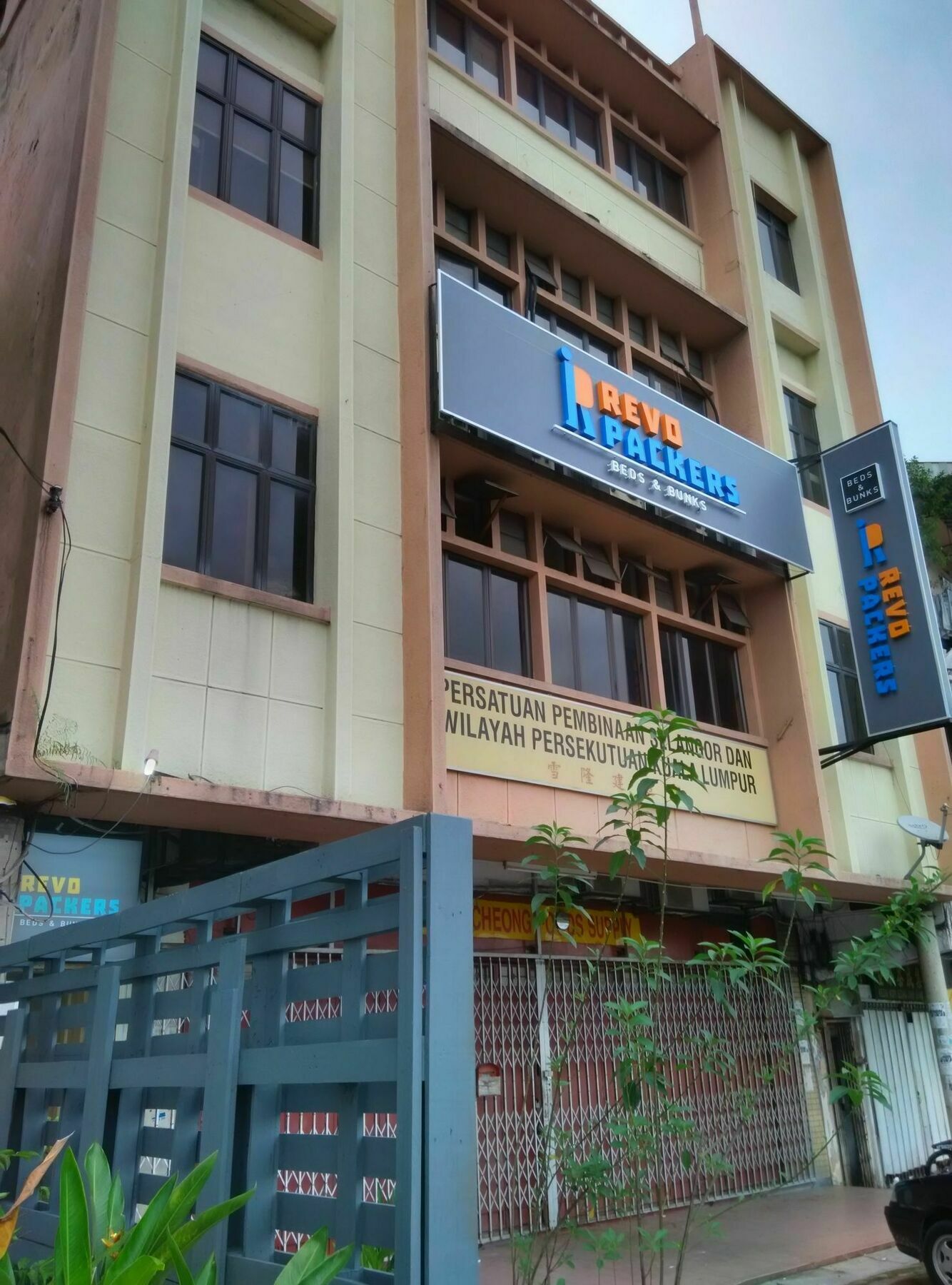 Revopackers Beds And Bunks Hostel Kuala Lumpur Exterior photo
